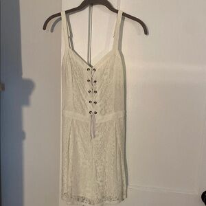Elegant Lace Sleepwear in Cream